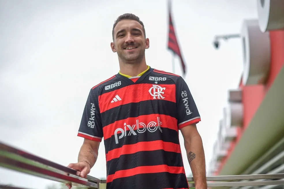 Sorte de principiante: Léo Ortiz veste a camisa 3 histórica do Flamengo