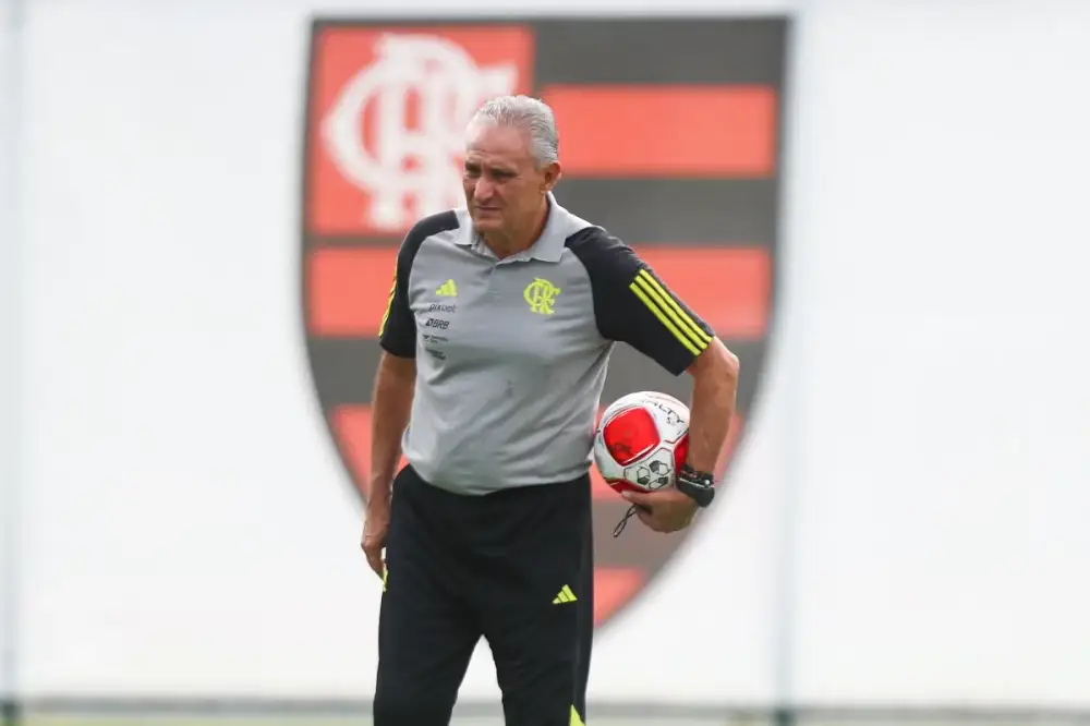Elenco Forte para Conquistas: Tite Prioriza Recuperação e Contratações no Flamengo