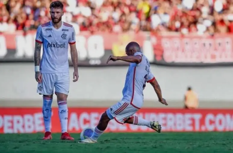 O primeiro gol de De La Cruz pelo Flamengo: um golaço de falta
