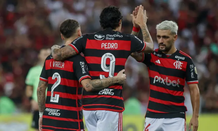 Flamengo domina Bolívar e garante vitória esmagadora
