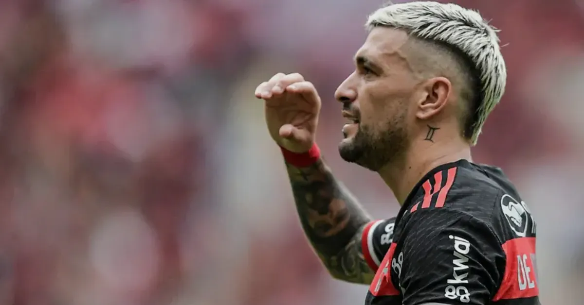 Desfalque de Arrascaeta: Flamengo Busca Solução Tática em De La Cruz