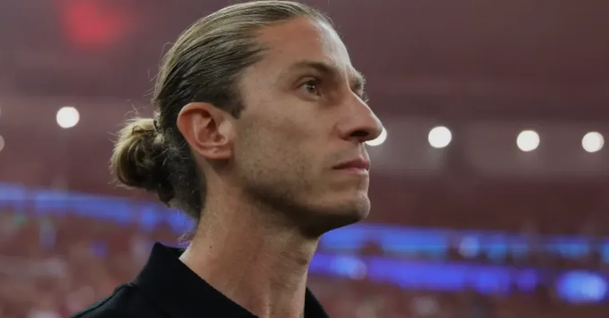 Defesa de Filipe Luís a Jogadores do Flamengo Perseguidos pela Torcida