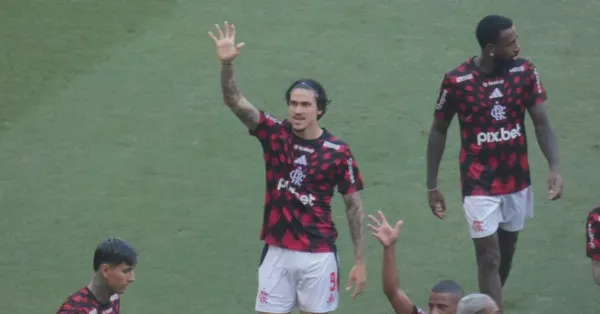 Flamengo recupera intensidade e moral para a Libertadores. Análise tática do jogo.