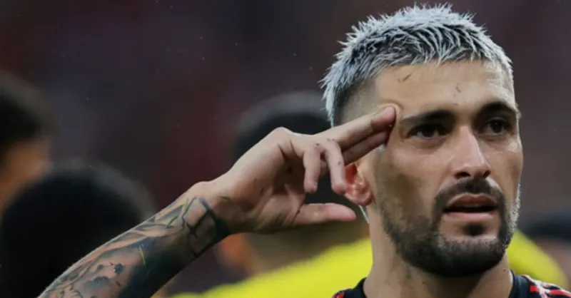 Arrascaeta Brilha: Imprensa Mundial Exalta Craque do Flamengo Pós-Empate e Desafio Bayern