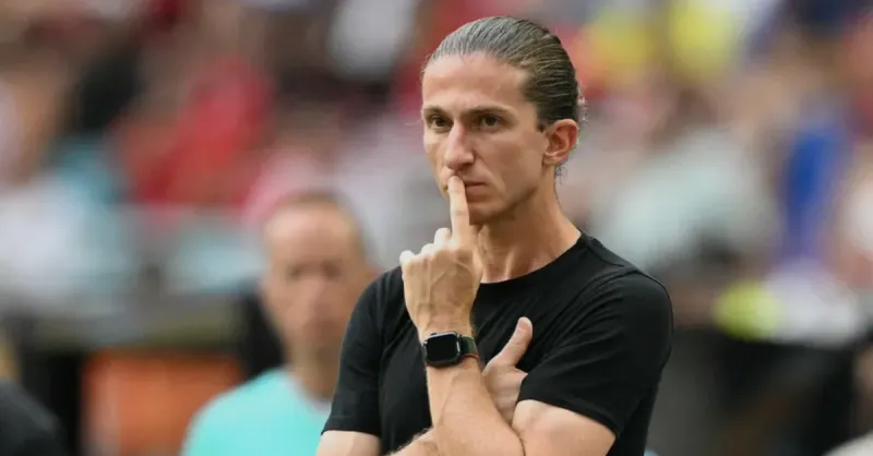 Filipe Luís: Futuro na Europa? O Treinador e Seu Compromisso com o Flamengo