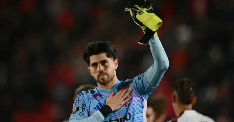 Flamengo avança na Libertadores: Rossi herói, mas atuação preocupa