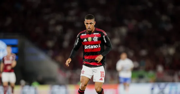 Atuação de Samuel Lino no Flamengo Gera Polêmica e Elogios Inesperados