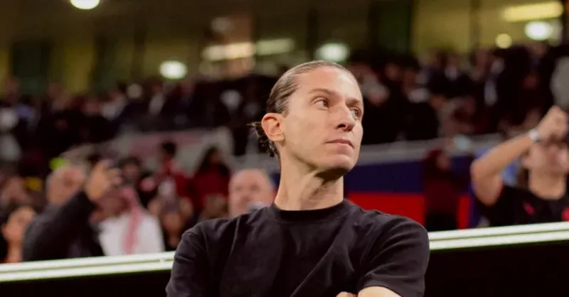 Filipe Luís renova com Flamengo e quebra tabu de 13 anos